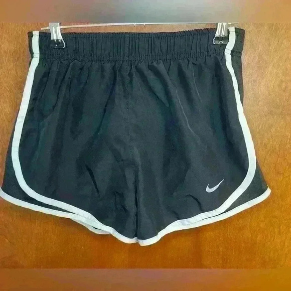 Youth Girls Nike Black Athletic Shorts - Picture 1 of 3